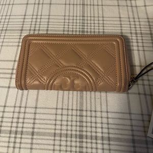 Tory Burch Fleming Soft Zip Continental Wallet